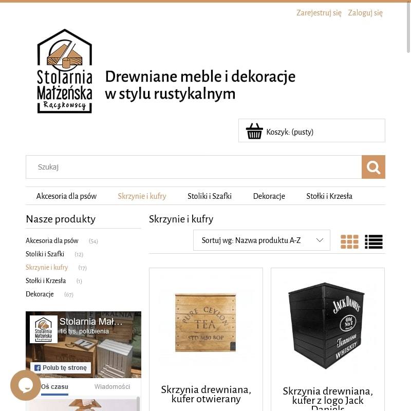 Drewniane półki wiszące na sznurkach